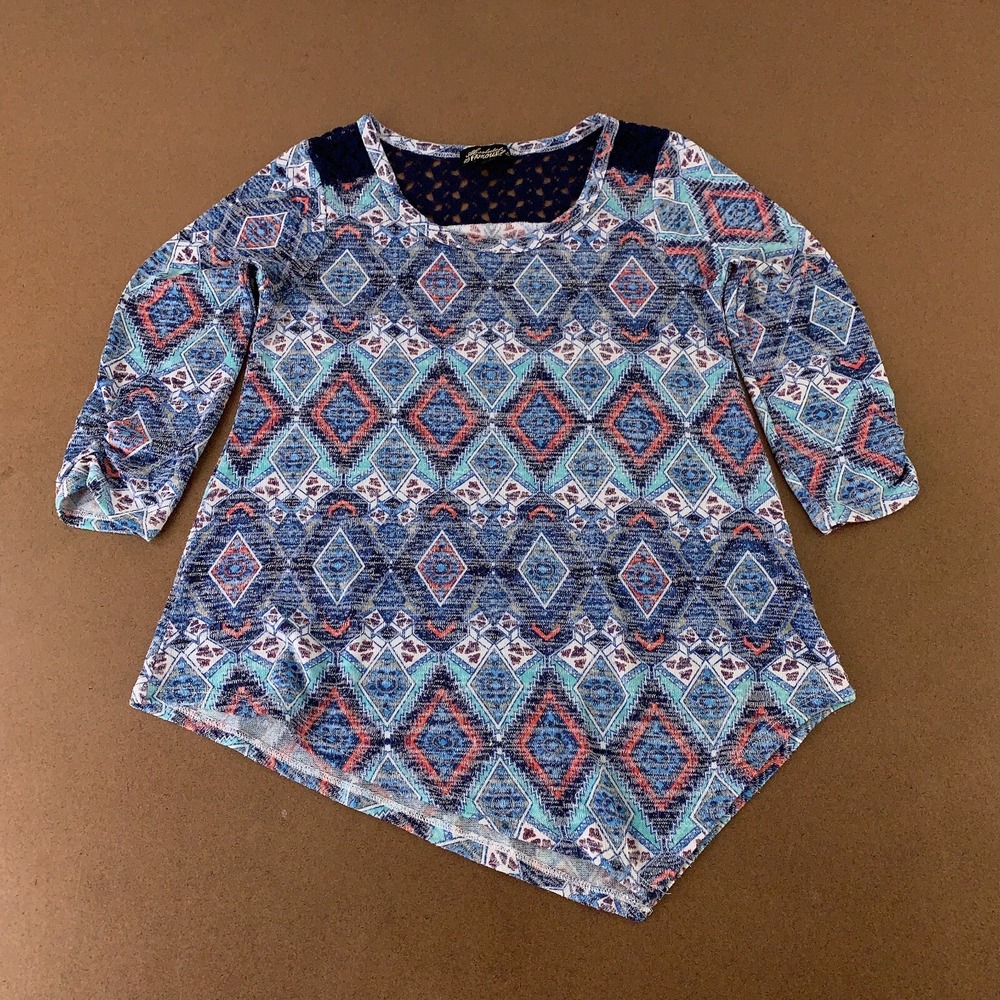 Absolutely Famous Women's Size Medium Blue Print 3/4 Sleeve Asymmetric Hem Top